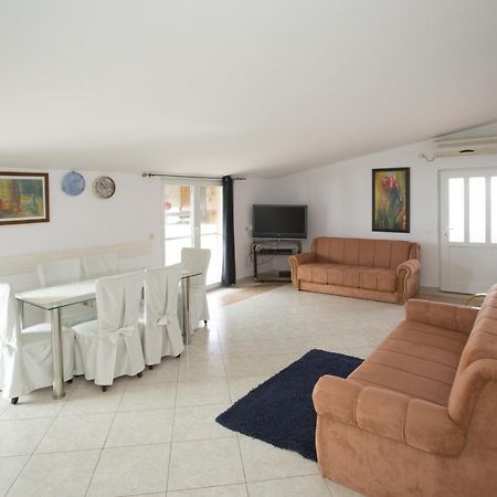 Apartments By The Sea Mavarstica, Ciovo - 12696 特罗吉尔 外观 照片