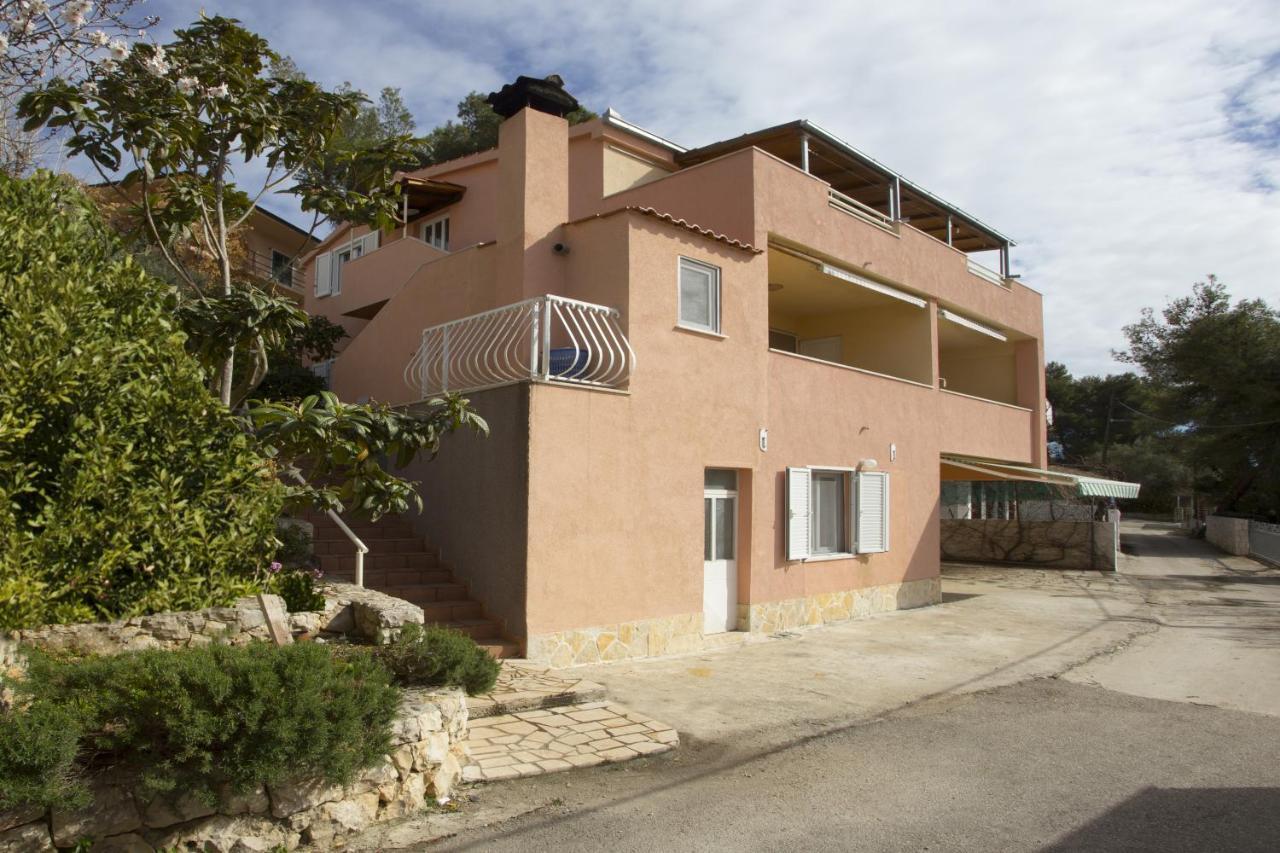Apartments By The Sea Mavarstica, Ciovo - 12696 特罗吉尔 外观 照片