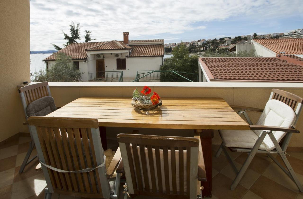 Apartments By The Sea Mavarstica, Ciovo - 12696 特罗吉尔 外观 照片
