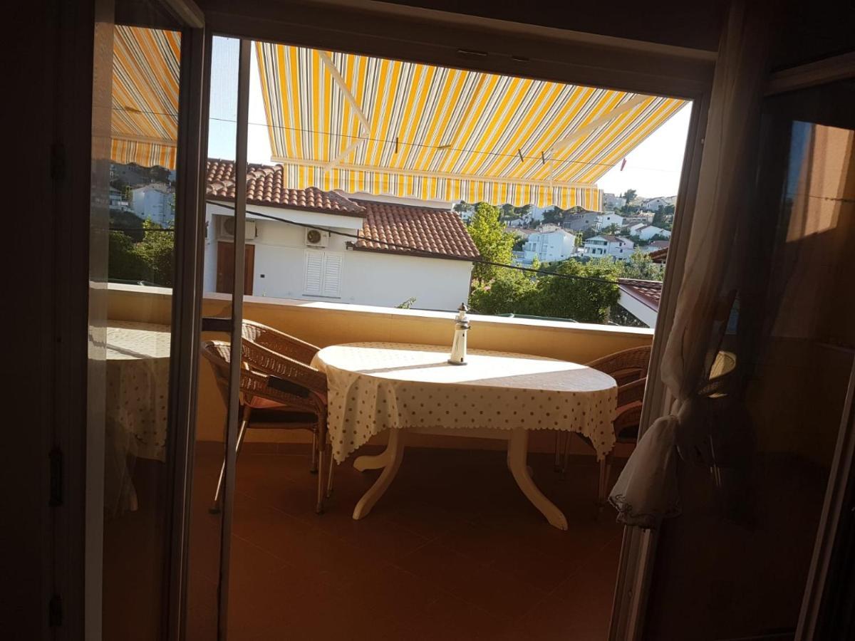 Apartments By The Sea Mavarstica, Ciovo - 12696 特罗吉尔 外观 照片