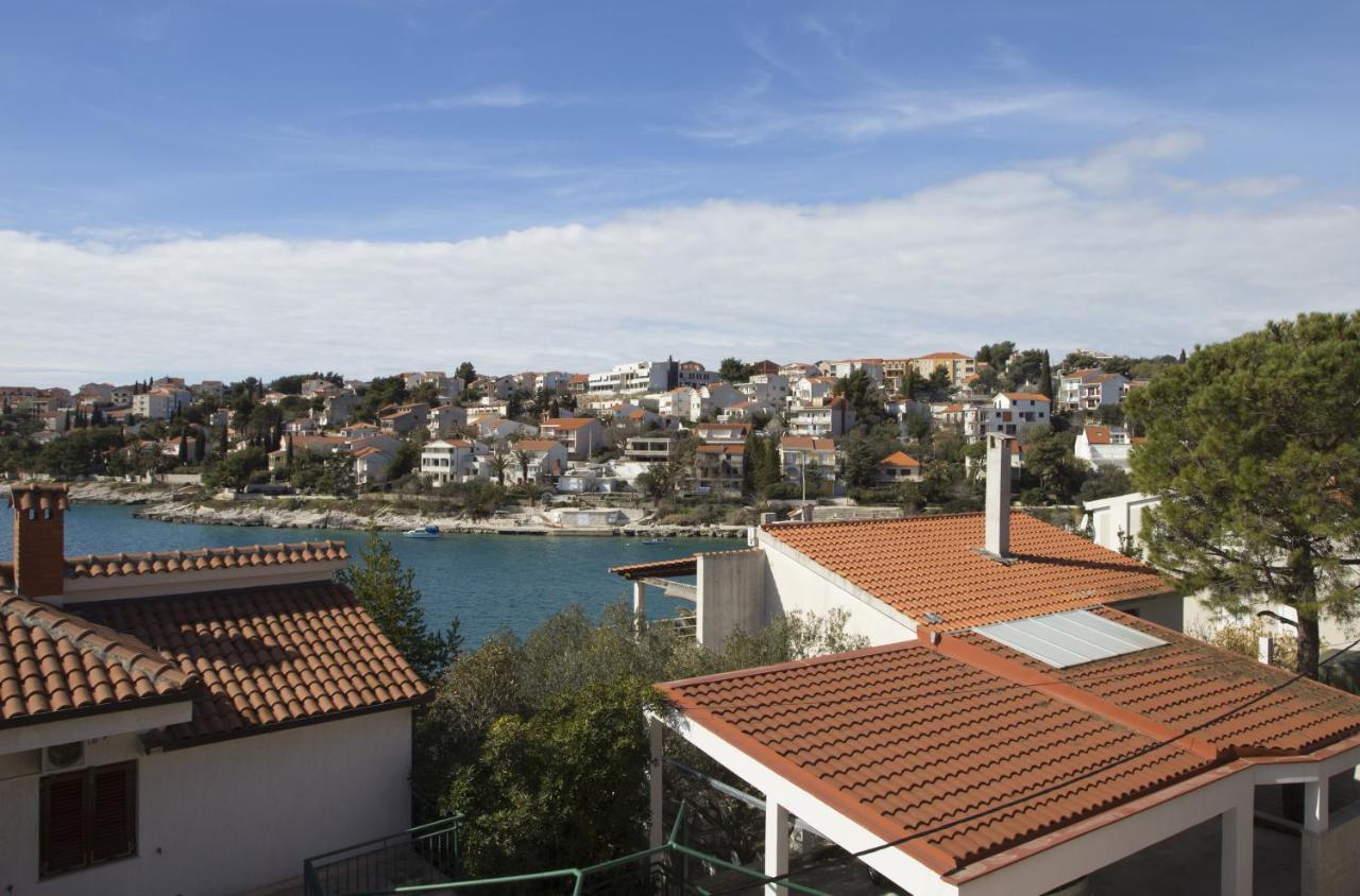 Apartments By The Sea Mavarstica, Ciovo - 12696 特罗吉尔 外观 照片